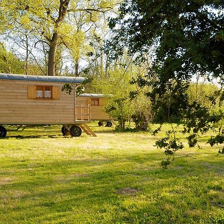 La Ferme Du Marais Poitevin - Roulotte Hotell Benet Eksteriør bilde