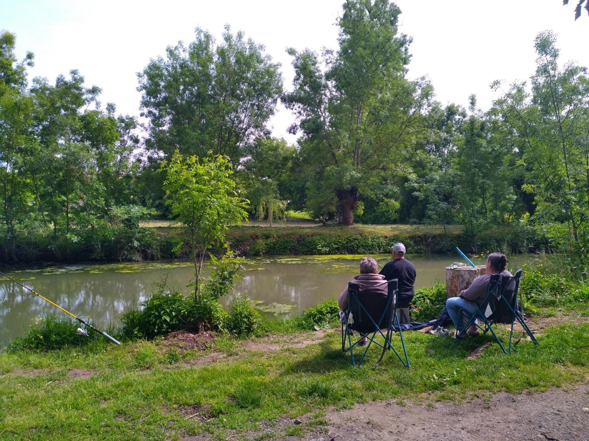 La Ferme Du Marais Poitevin - Roulotte Hotell Benet Eksteriør bilde