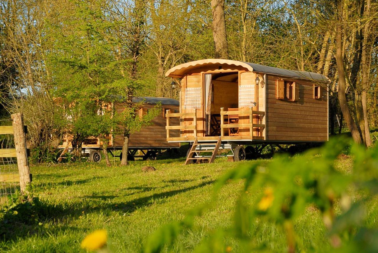 La Ferme Du Marais Poitevin - Roulotte Hotell Benet Eksteriør bilde