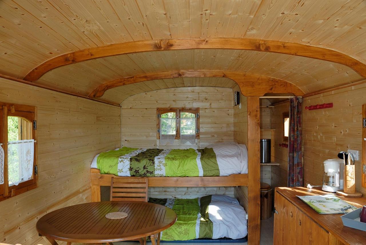 La Ferme Du Marais Poitevin - Roulotte Hotell Benet Eksteriør bilde
