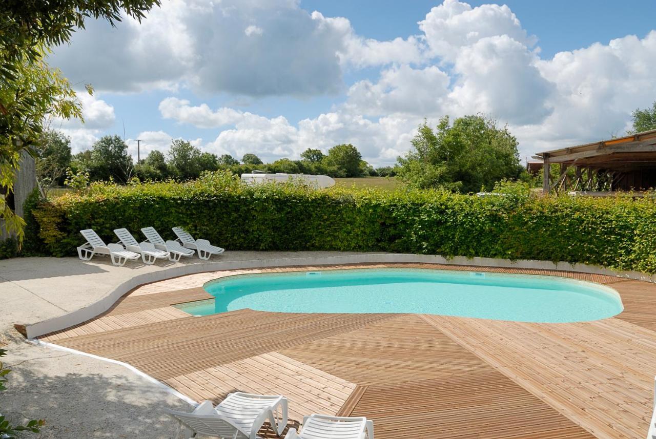 La Ferme Du Marais Poitevin - Roulotte Hotell Benet Eksteriør bilde