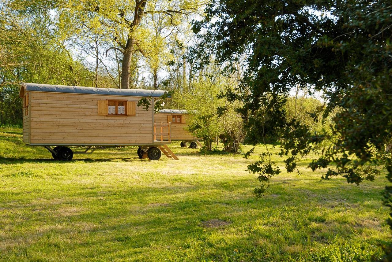 La Ferme Du Marais Poitevin - Roulotte Hotell Benet Eksteriør bilde