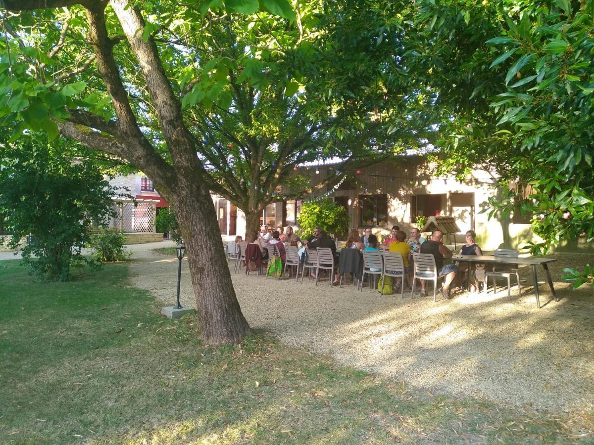 La Ferme Du Marais Poitevin - Roulotte Hotell Benet Eksteriør bilde